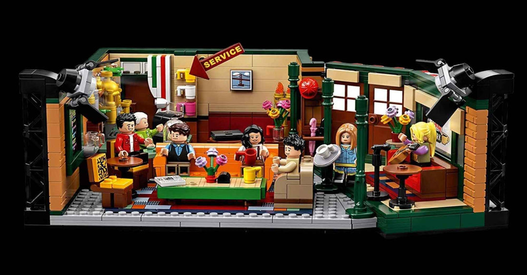 LEGO Friends TV series central perk set, tv set, joey, chandler, monica, phoebe, ross, rachel, gunther