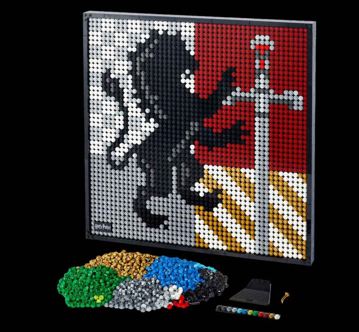 LEGO Gryffindor house crest build, lion, red, black, gray, gold