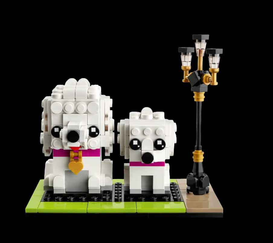 LEGO Brickheadz pets poodle and puppy by street lamp