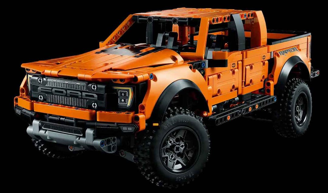 LEGO Ford Raptor, buildt, Orange truck, front view