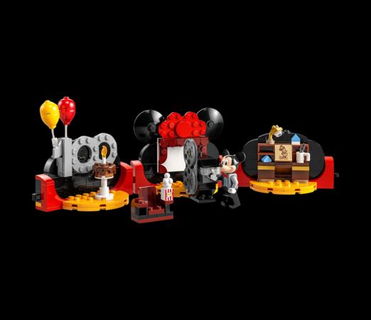 All elements of Lego box of Disney 100 Years Celebration Frame