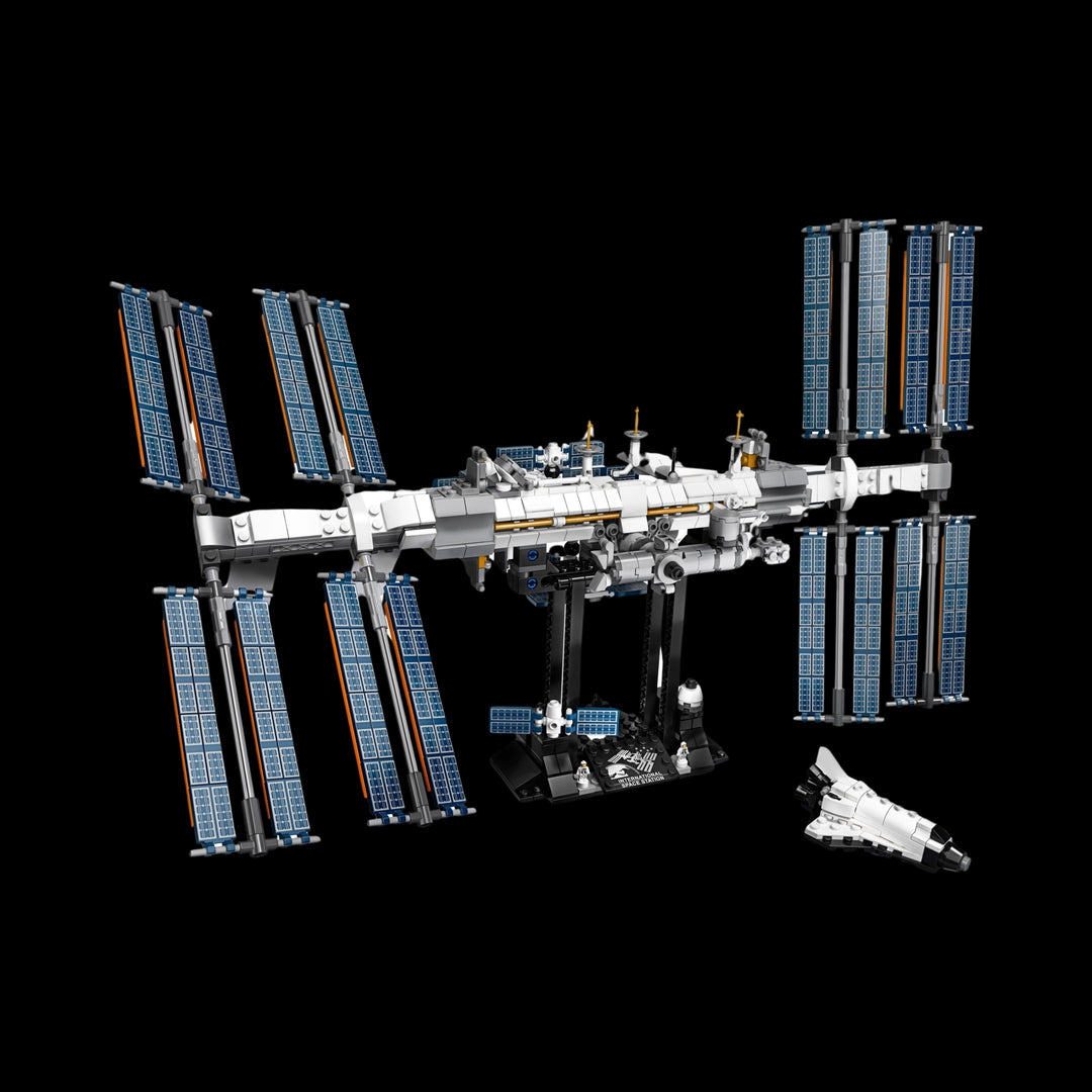 Fully assembel International Space Station 21321